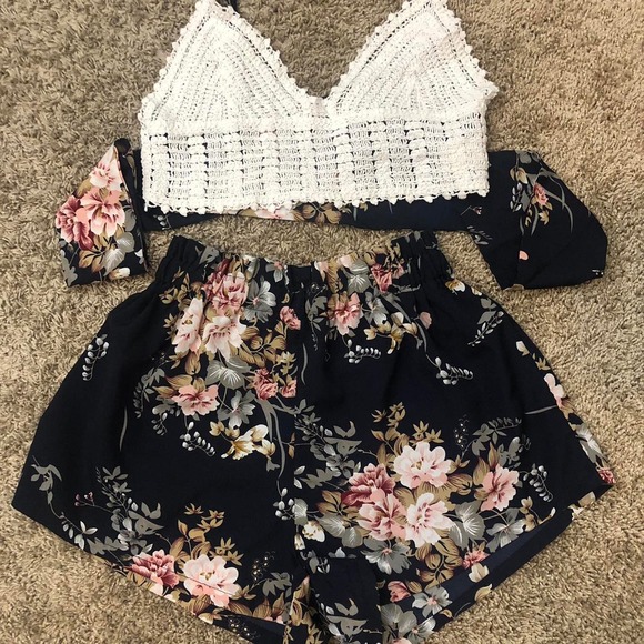 Shein Two Piece Set Floral & Crotchet Top | Size Small - Picture 2 of 3